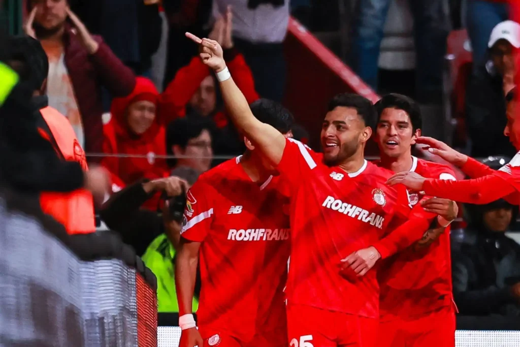 Alexis Vega y su Triunfo con Toluca: Un Homenaje a la Afición de Chivas
