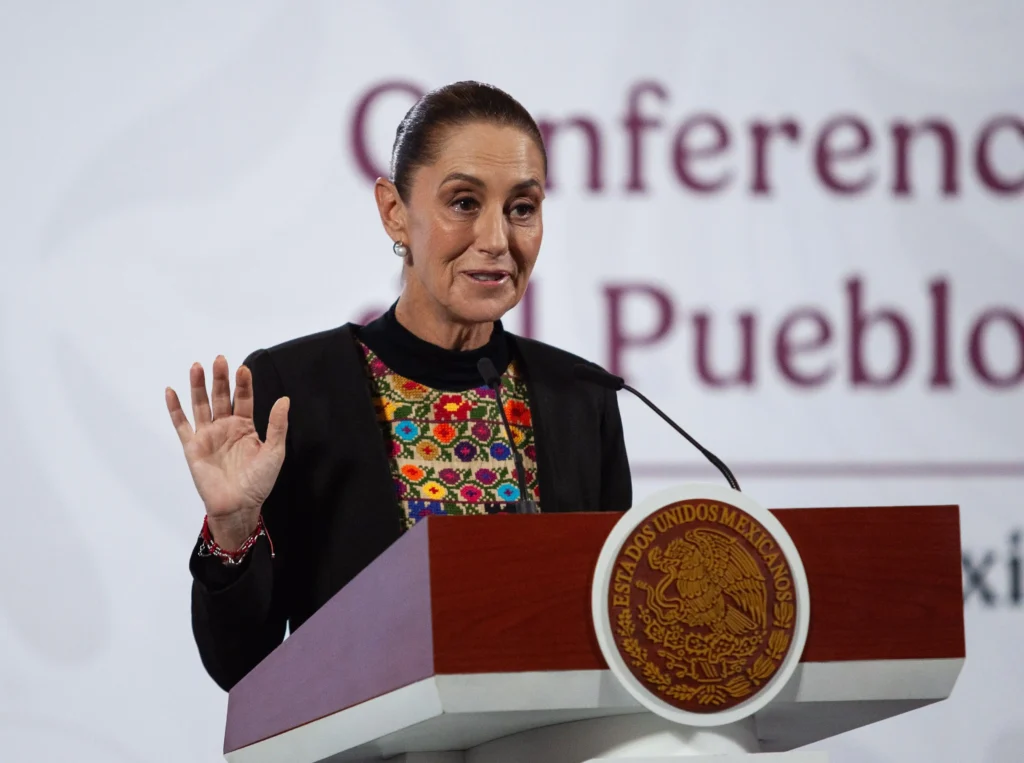 Claudia Sheinbaum y el Respaldo Popular: Un Análisis de su Gobierno y la Reaparición de López Obrador