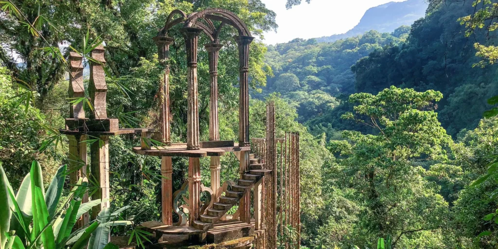 Descubre el Jardín Escultórico de Xilitla: Un Viaje Surrealista en la Huasteca Potosina