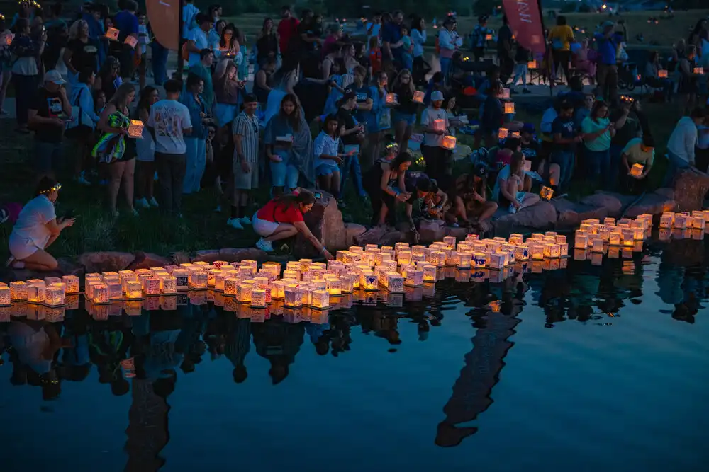 El Encanto del Water Lantern Festival en el Bosque de Chapultepec