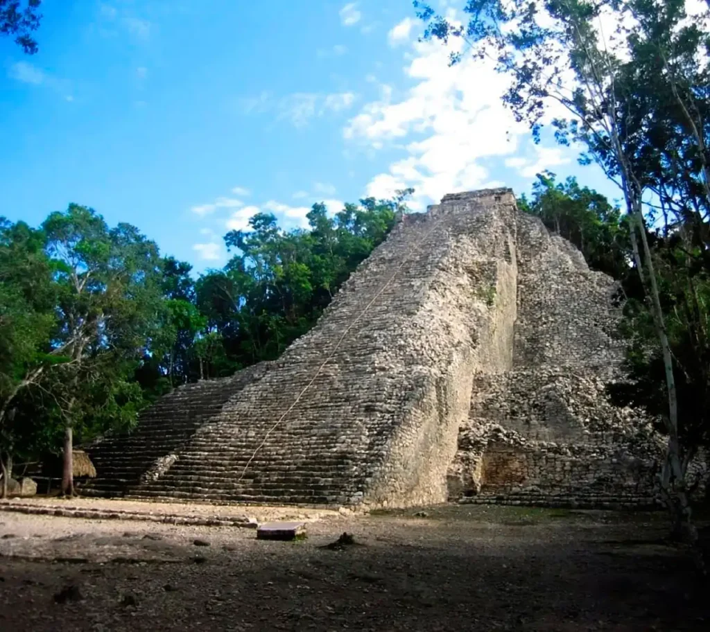 Explorando la Grandeza de Cobá: La Pirámide Más Alta de la Península de Yucatán