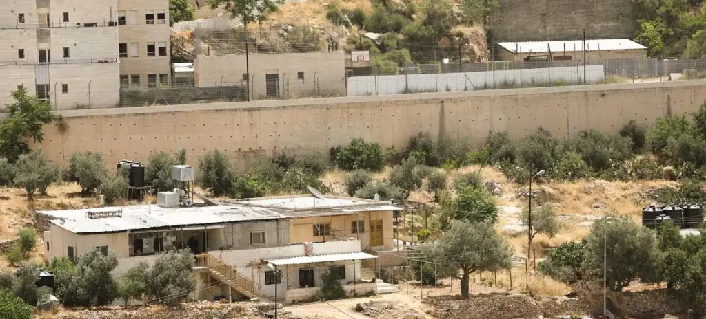 La ONU Denuncia el Apartheid en Cisjordania: Un Informe Revelador sobre la Discriminación en Palestina