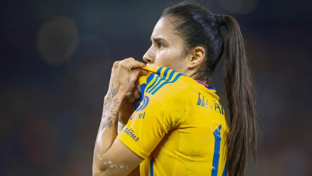 Lizbeth Ovalle: La Estrella del Futbol Femenil Mexicano que Brilló en los Premios The Best