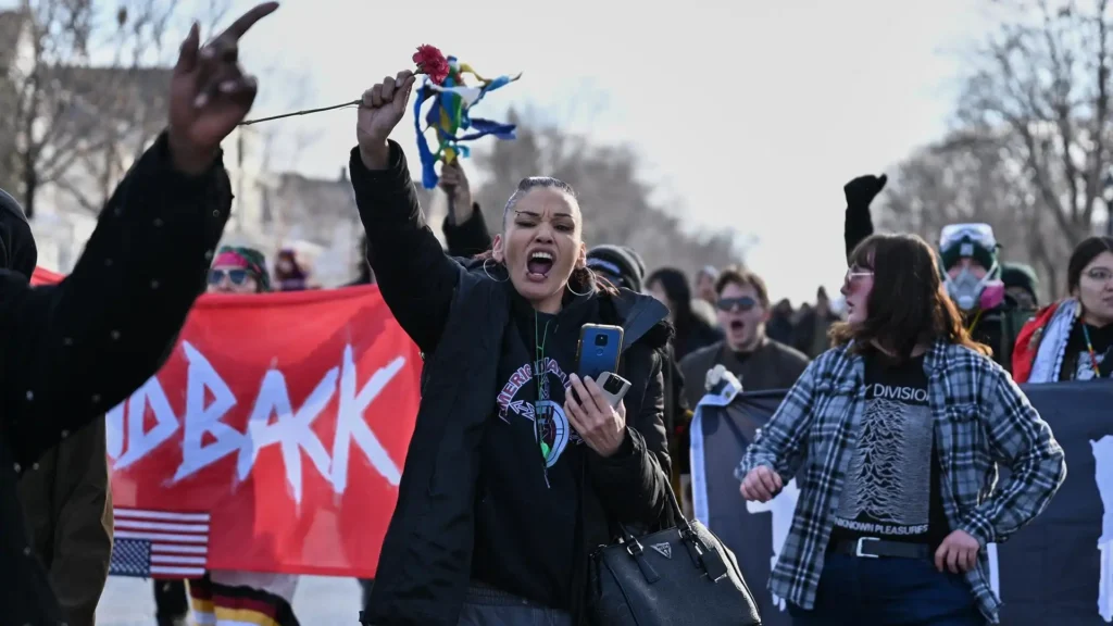 Protestas en Minnesota tras el tiroteo de una mujer por agentes de ICE