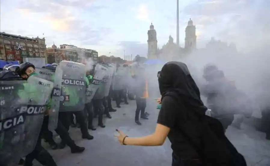 Protestas en la Ciudad de México: Un Análisis de la Violencia y la Respuesta Gubernamental